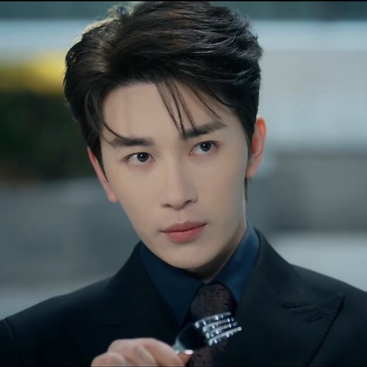 516K views · 16K reactions | #QueenofDarkness #黑夜中的她 #cdrama #chinesedrama #YOUKU #优酷 | Youku | Facebook