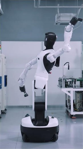 Inside China’s first-ever humanoid ‘6S robot store’