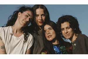 ブラジルのディスコ・パンク・バンドCSSが4年ぶりに復活　フェスでリユニオン・ライヴ実施　映像あり - amass