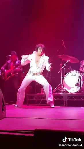 Amazing night at Windsor last night 😍 #BenPortsmouth #benportsmouthtakingcareofelvis #gorgeous #talent #elvis #elvispresley #windsor #suspiciousminds