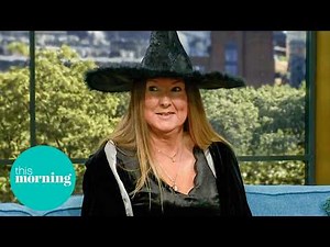 Meet ‘The Modern Witch’ Helping People Find Love | This Morning