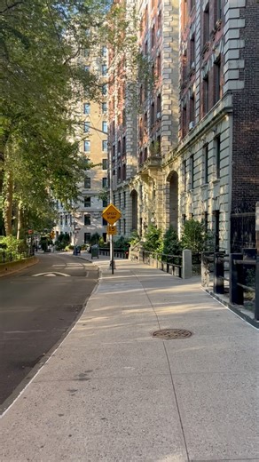 So cool neighborhood upper west side manhattan New York City #newyork #upperwestside #diversidepark #manhattan #usatravel | New York Beauty