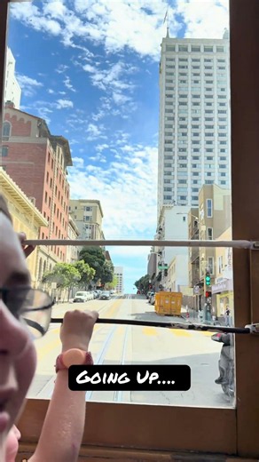Going up the hills on the San Francisco Cable Cars #sanfrancisco #cablecars #familyholiday #travel