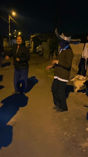 ¡A celebrar a la querida María! 🥳💐 Su nieta, aunque a kilómetros, quiso estar presente con el regalo más alegre: música, serenata y mucho amor viajando directo a su corazón 🎺💞 Que este festejo la envuelva de sonrisas, abrazos y momentos inolvidables. 📞 Mariachi Contemporáneo de Ibarra – 098 311 1968 #maraichisenibarra#cumpleaños#MariachiContemporaneo | Mariachis en Ibarra 24 Horas