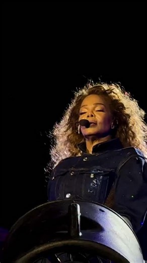 Janet Jackson shutting DOWN the Cotton Bowl in Dallas! 🔥 Her vocals, her energy, the choreography—ICONIC. Here’s a little moment from Feedback live… ‘Strum me like a guitar, blow out my amplifier…’ 🎤⚡️ #JanetJackson #Feedback #JanetJacksonTour #JanetJacksonLive #DallasTexas #CottonBowl #LiveMusic #ConcertVibes #RnBQueen #PopIcon #MusicLegend #StageEnergy #EpicPerformance #OnStageMagic #ConcertNight #TourLife #IconicMoments #MusicLovers #LiveShow #PerformanceArt #BlackExcellence #Choreography #