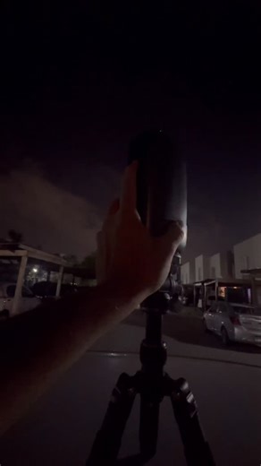 After the Supermoon project, I pointed the tiniest smart telescope in the world at M42 — the Orion Nebula — and here’s what happened. 🤩 Try it out 👉 https://bit.ly/dwarf_mini_bos5 Connected the DWARF MINI → selected M42 in Atlas → autofocus locked in → switched to the astro filter → set a 30 second exposure and 999 frames → started the project and let the Mini track and stack everything automatically. After a few post processing tweaks in the app, this is what I got. Pre-order the new DWARF MI