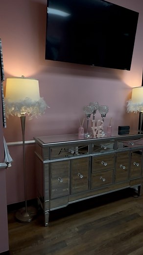 1.3K views · 288 reactions | A sneak peek of a tiny revamp of our nail salon. I still have to change the wall decor, put up our flower wall and we are waiting for the delivery of our sleek enclosed storage cabinets. I love our new set up… it’s definitely more SPACIOUS #TheSassyNailsStudio #SassyPressOnNails #NailSalon #blackownedbusiness #BlackNailSalon #appointmentsonly #PinkNailSalon #classydecor #pinkdecor | Jamie Barbie | Facebook