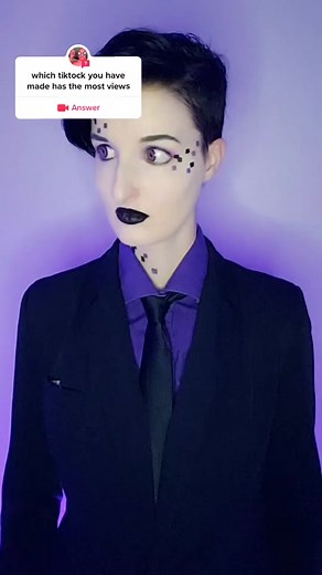 Meet Elly the Enderwoman in Minecraft!