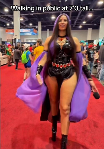 Would I make you do a double take?🤣 #tallgirl #cosplay #raven #publicreaction
