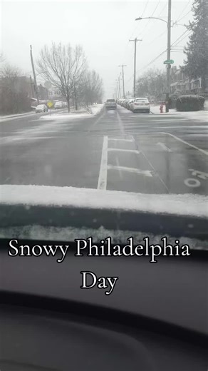 ❄️ Simple & Cozy Snowy Philly days just hit different. The city feels quieter, softer, and a little more magical. Stay warm out there Philly! 🤍⛄ #Philadelphia #PhillySnow #WinterVibes #SnowDay #StayWarm