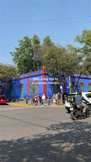 if you’re going to cdmx, definitely add a quick day trip to the beautiful coyoacan to your itinerary 😍 make a stop at the frida kahlo museum and mercado de coyoacan ~ #coyoacan #visitmexico #cdmx #fridakahlo