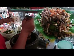 Thai papaya salad som tam, Thai papaya salad with crab, Thai papaya salad street food, បុកល្ហុងក្ដាម