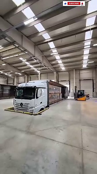 Loading pallets on a truck: Finger dock magic! Efficient warehouse loading.