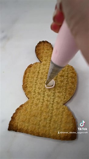 The sweetest crochet bunny cookies! 🐰💗🍪 https://karendaviessugarcraft.co.uk/product/crochet-piece-mould/ She turned out so pretty 🥰 and she was so easy to make. Perfect for Easter, Baby Showers or Birthdays! Using out versatile Crochet Mould and our beautiful Brush Embroidery Mould 🌸🥰🐰 https://karendaviessugarcraft.co.uk/product/brush-embroidery-mould/ Our moulds can be used with Sugarpaste, Flower paste, Marzipan, Modelling paste, Chocolate, Candy, Boiled Sugar, Saltdough, Air Drying Cla