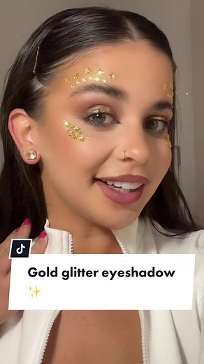Stunning Gold Glitter Eyeshadow Look with Eclipse Shade