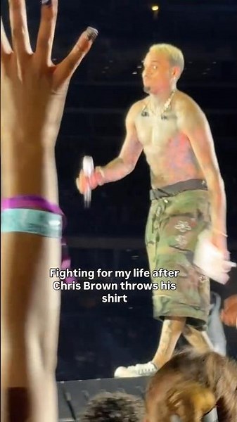 Chris Brown's Shirt Caused Chaos 😂 #rnbtour #breezy #nashville