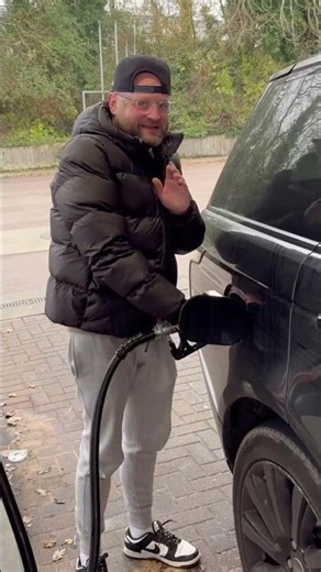 I was just looking at the car 👀