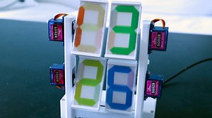 A Lenticular Clock Spells Out The Hours