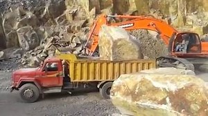 *Loading Safety practices* #Indisputable Leaders in #HSEQ Services HSEQ professionals what safety measures do you suggest for loading / unloading safety? www.paksafetysolutions.com | PAK Safety Solutions