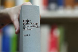70 ans après la mort d’Hitler, la réédition contestée de « Mein Kampf » en Allemagne