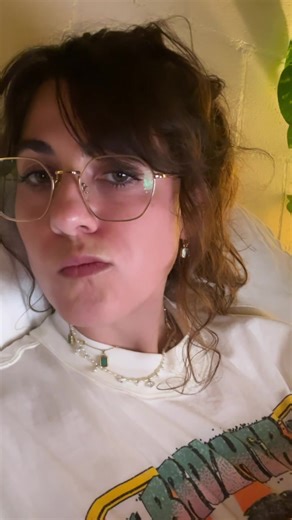 Ginger cookies in bed after you’ve brushed your teeth definitely help you sleep better it’s science. 🤌🏽 #travel #travellife #losangeles #latenight #inbed #nightdoneright #march #spring #californiaadventure #gorpcore #goodnight #gingerbread