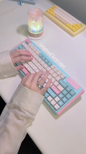 1 keyboard 2 keycap sets 🐮 which one would you choose? the dustsilver D84 was also one of my first mechanical keyboards, and it's been sitting in my lab for months now. got these milk cover keycaps from aliexpress when the board arrived because the color match is just too perfect #typing #asmr #keyboardasmr #mechanicalkeyboard #keycaps