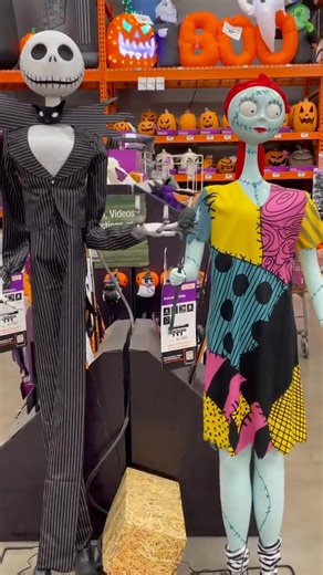 Jack and Sally look like they’ve come to life Cre: nightmarebeforehristmas #jackskelling #jackandsally #halloween #halloween2025 | Jack is so cool