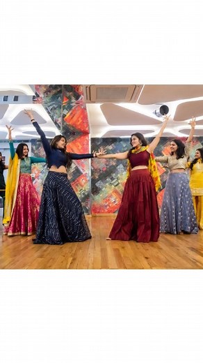 Vidhi Bhatia on Instagram: "Throwback Thursday↩️ Formations> Steps 👯 Song: Soul shadi mix @jank_ee 🎥: @pratibimbproductions Full video on YouTube. Link in bio. #reelkarofeelkaro #trendingreels #sangeetchoreography #indianwedding #weddingdance #vidhibhatia #danceitout"