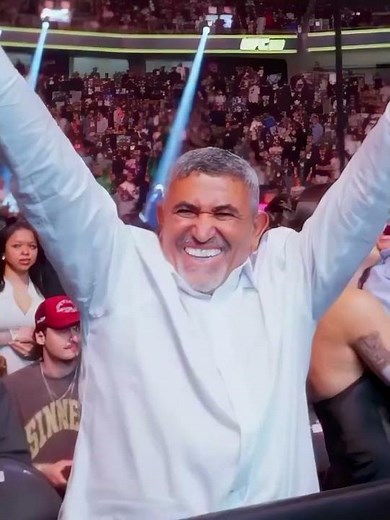 Oliveira and his family #ufc #mma #boxing