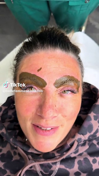 Microblading eyebrow reveal 🤞 Treatment: Microblading 🎯 Purpose: To add shape fullness and definition. 👓 How it works: Using a hand held tool I carefully implant pigment just under the epidermis creating life like realism hair strokes. 🎉 Results: Immediate ✏ Note: Individual results may vary. 📞 Phone: 07455092442 📬 Email: Enquiries@bellefemmeacademy.com 📍 Location: Shirley, West Midlands 👏 Technique: Hand held Microblading 😴 Anesthesia: Anaesthetic cream. ⏰ Time it takes: 1hr 30 minutes