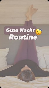 ✨ Deine Gute-Nacht-Routine für entspannte Muskeln & tiefen Schlaf ✨ 👉 Wenn du abends im Bett deine Füße an die Wand stellst und die Beine sanft nach rechts und links bewegst, entspannt sich dein unterer Rücken. 👉 Legst du ein Bein über das andere und schaukelst zwanzigmal hin und her, löst sich die Spannung in deiner Hüfte. (Seite wechseln und wiederholen) 👉 Streckst du beide Beine nach oben und schaukelst nach rechts und links, spürst du, wie sich deine Muskulatur lockert – und mit überkreuz