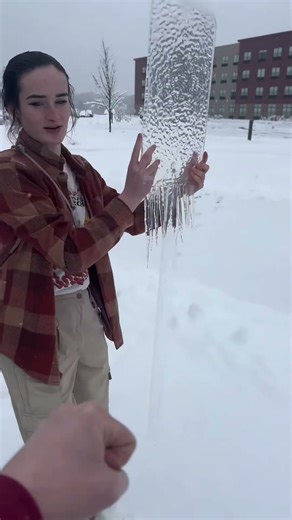 "Cozy winter vibes ❄️ Listen to the calming snow ASMR and drift into deep relaxation. #ASMR #relaks