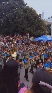 La Banda Musical del Centro Educativo Don Bosco Deslumbra en el Desfile de la Feria de Cobán con la Interpretación de "Cómo una novela". En el marco de la Feria de Cobán, la Banda Musical del Centro Educativo Don Bosco ofreció una destacada interpretación de la popular melodía "Cómo una novela" de Los Acosta capturando la atención y el entusiasmo del público presente durante el desfile. Con una ejecución vibrante y llena de energía, los jóvenes músicos demostraron su habilidad y pasión por la mú
