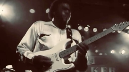 Joe Louis Walker 1949/12/25出生于旧金山，著名美国电蓝调吉他手、歌手和词曲作者，将蓝调与灵魂乐、福音、爵士乐和摇滚乐融合