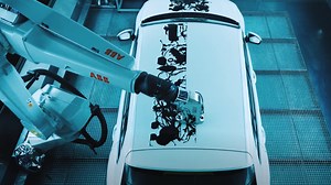 Pixelpaint: Tintenstrahldrucker-Roboter drucken Kunst akkurat auf Autos - Golem.de