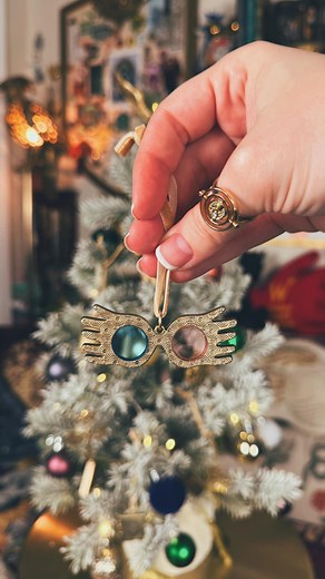 6.2K views · 2K reactions | The most magical mini set! 朗 So impressed with all the details in the Harry Potter Mini Ornament set by @potterybarnteen !! My favorite has to be the marauders map one that actually opens up 勞 Which one is your favorite? : @potterybarnteen | gifted Set includes: -Hedwig -Marauders map -Lunas Spectrespecs -Golden Snitch -Flying Key -Felix Feicis #harrypotter #harrypotterchristmas #hedwig #maraudersmap | tiff.dalton | Facebook