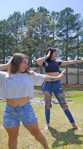 Love the way you work it 😝 @Aria Lynn Bickett #trending #popular #music #girls #littleperson #dancing #viral #dwarf #petite #sexy #fun #dwarf #outside #dance #gerogia #sisters #foryoupage