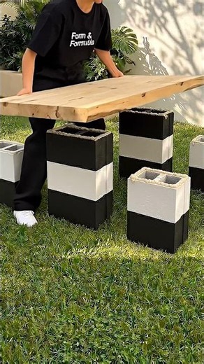 With only 14 cinder blocks She made a luxury outdoor dining set !😮 #diy #outdoorliving