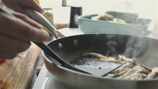 3.8K views · 48 reactions | Toxic fumes from non-stick pans have resulted in a record number of Americans falling ill from “Teflon flu.” The illness, known as polymer fume fever, had 267 suspected cases reported since 2000, per America’s Poison Centers. #Teflon #Nonstick #Cooking | NewsNation | Facebook