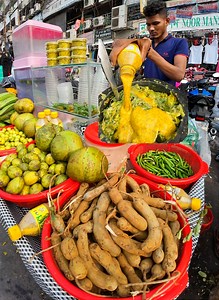 1.8M views · 10K reactions | ১ হাজার টাকা দিয়ে শুরু এখন প্রতিমাসে ৪৫ হাজার টাকা ইনকাম।। ফুটপাতে পাঁচ মিশালী আচার।। | SS Food and Kitchen | Facebook