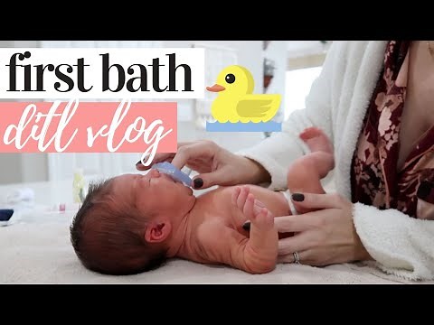 NEWBORN'S FIRST BATH AT HOME | DAY IN THE LIFE WITH A NEWBORN AND A TODDLER 2020