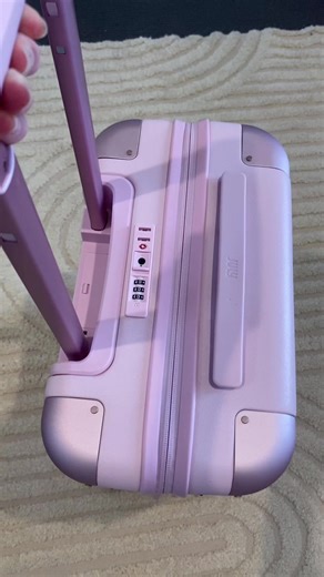 Happy holidays🌴 #packing #plane #airport #holiday #holidays