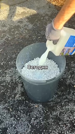 Пока слушаешь историю, лови 3 факта о нас, в которые трудно поверить (№3 выносит мозг): 🧠 Ложные воспоминания: Около 40% людей «четко помнят» события из своего детства, которых на самом деле никогда не было. Наш мозг просто дорисовал их из рассказов взрослых или фото. 👁 Скорость взгляда: Твой мозг «отключает» зрение на миллисекунды, когда ты переводишь взгляд с одного предмета на другой. Ты проводишь в полной темноте около 40 минут каждый день, но даже не замечаешь этого. 🐧 Пингвиний криминал