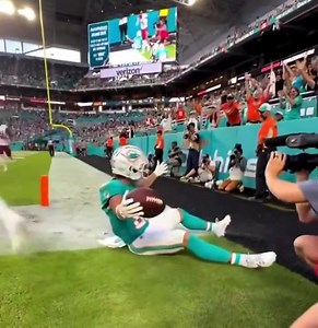 127K views · 1.9K reactions |  This angle of Tua Tagovailoa’s touchdown pass to River Cracraft 朗 #GoFins | Miami Dolphins Zone | Facebook