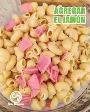 Ensalada de coditos con jamón