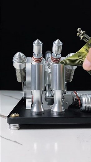 Stirling 4-cylinder engine model, a toy model that can be started realistically.