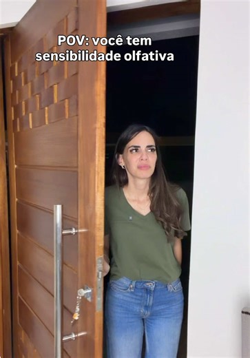 Hiperosmia é uma condição em que a percepção de cheiros é intensificada, podendo causar náuseas, dores de cabeça ou desconforto com odores comuns.