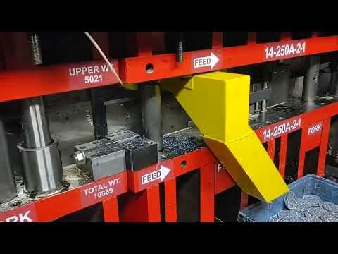 deep drawing progressive die , sheet metal stamping die