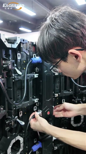 Showcasing the installation of cylindrical LED displays.#eagerled #leddisplay #daily #ledscreen