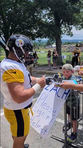 Helmet signed ✔️